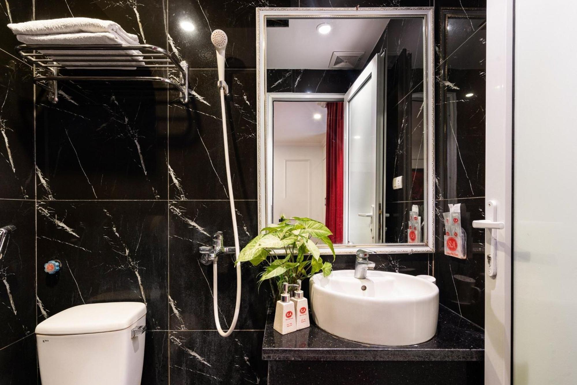 Kieu Anh Hotel - 81 Trung Kinh - By Bay Luxury Hanoi Exterior photo